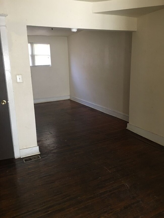 Building Photo - 3-bed Philly home with hardwood floors, an...