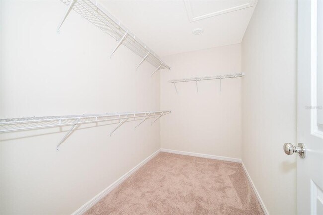 Building Photo - 1941 Summer Serenity Dr