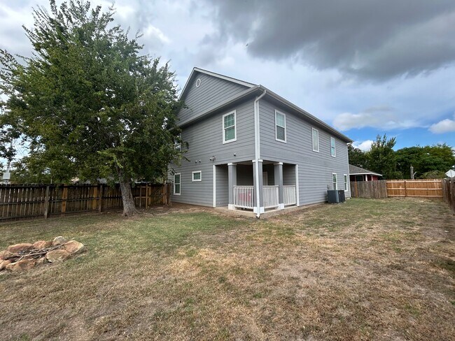Building Photo - 825 Ave B