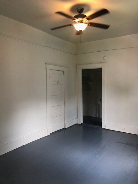Primary Photo - 2053 Linden Ave