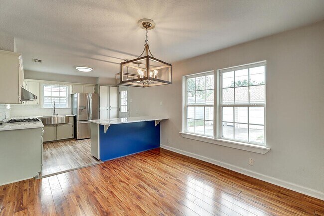 Building Photo - 722 Ralston Ave