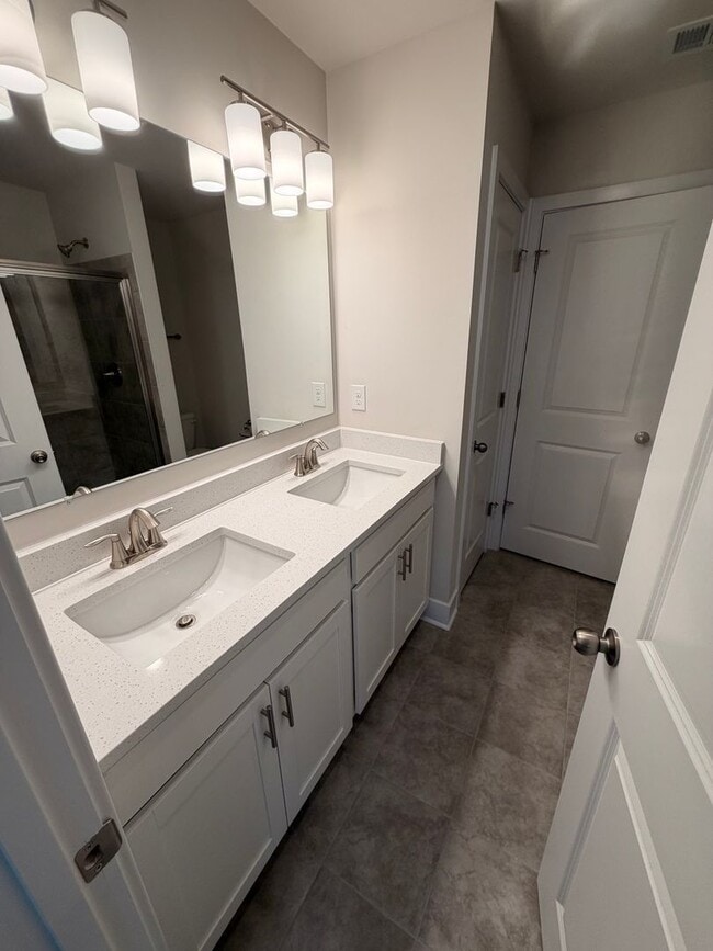 Building Photo - Newly Constructed 3bed/3.5 Bath townhome available in Fall!