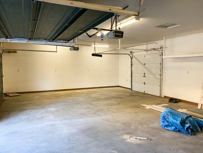 Two-car attached garage - 1606 S Lake Irving Dr SW