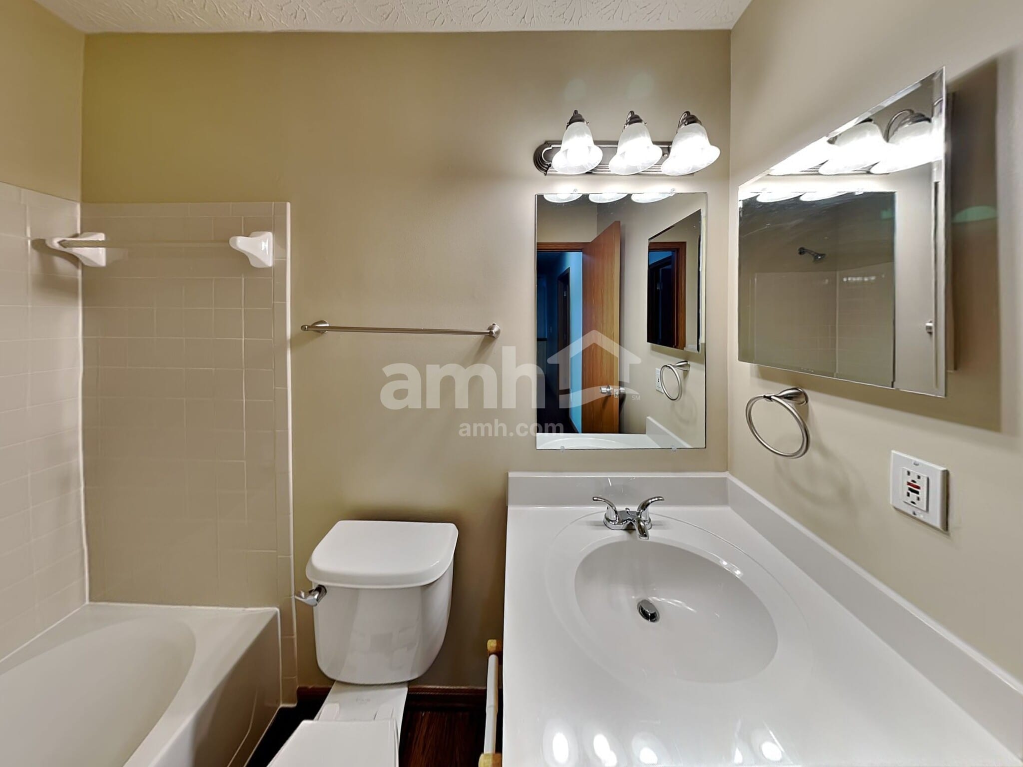 Building Photo - 378 Wheatfield Dr