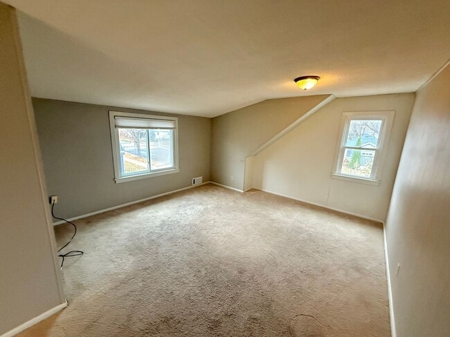 Building Photo - 511 10th Ave SE