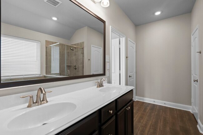 Building Photo - 15323 Holloway Hls Trl