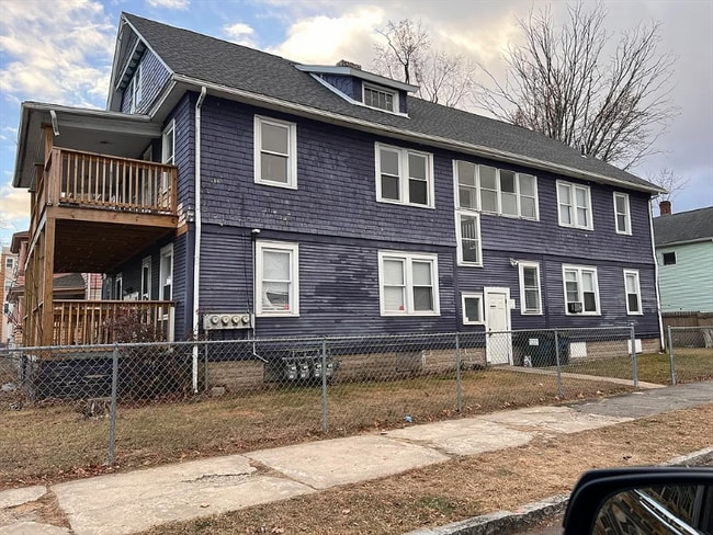 Building Photo - 310 Oakland St