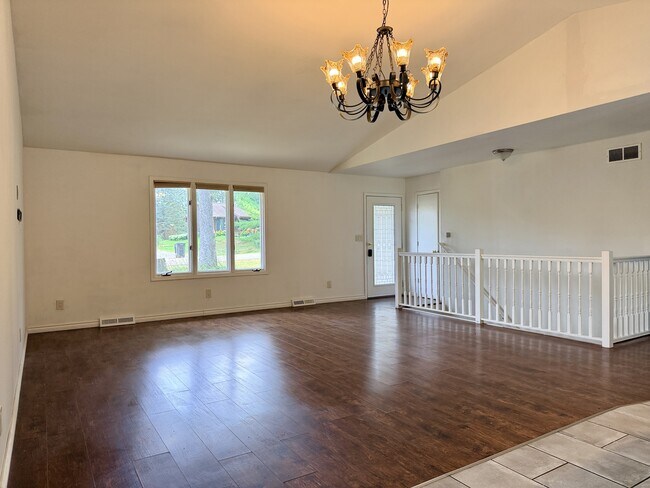 Building Photo - 135 Pembroke Rd SW
