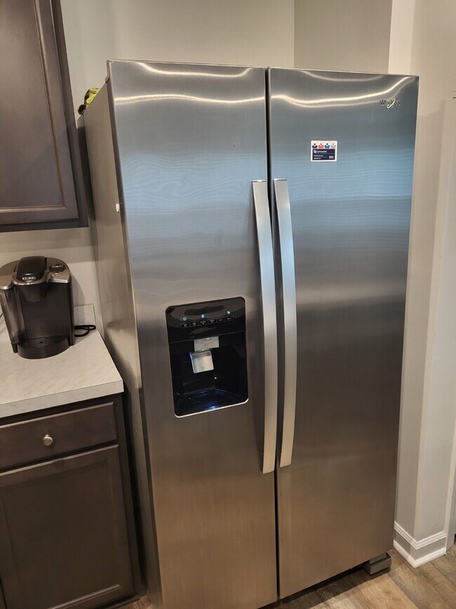 Building Photo - "Spacious Fully Furnished 4-Bedroom Townhouse in Summerville with 3 Full Baths – Your Perfect Fam...