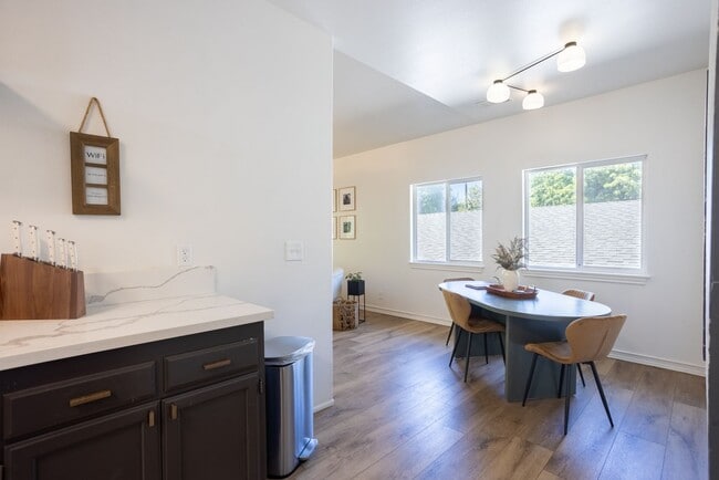 Building Photo - Ultra Unique Chico Tree House in The Avenues