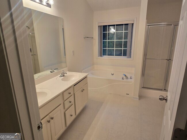 Building Photo - 3490 Southpointe Hill Dr NE