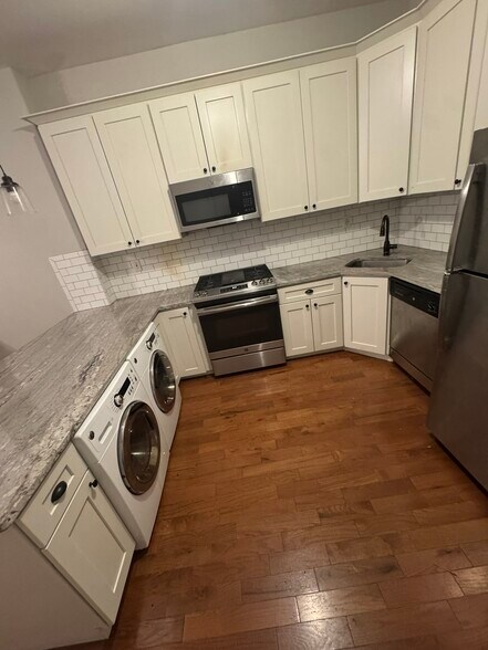 Building Photo - 12 Chelsea St