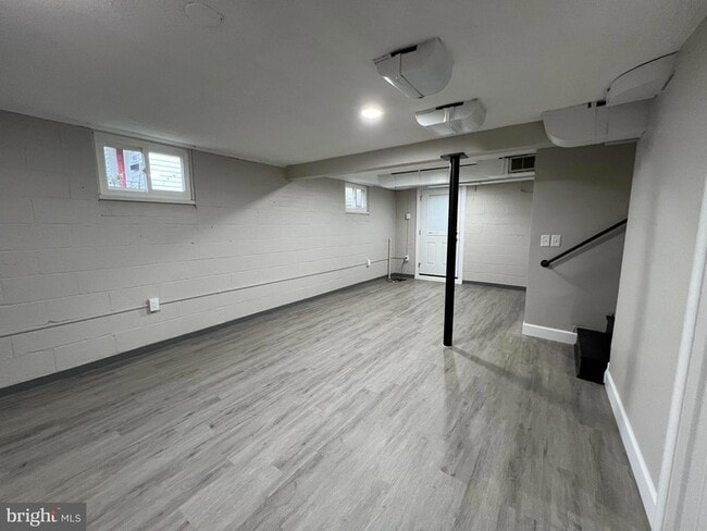 Building Photo - 904 Gilbert Rd