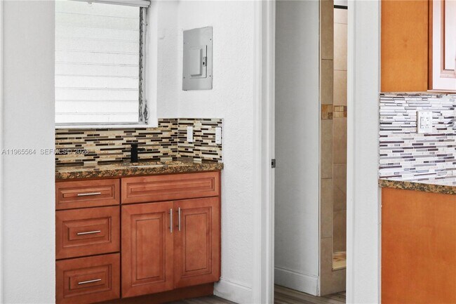 Building Photo - 1501 N 58th Ave