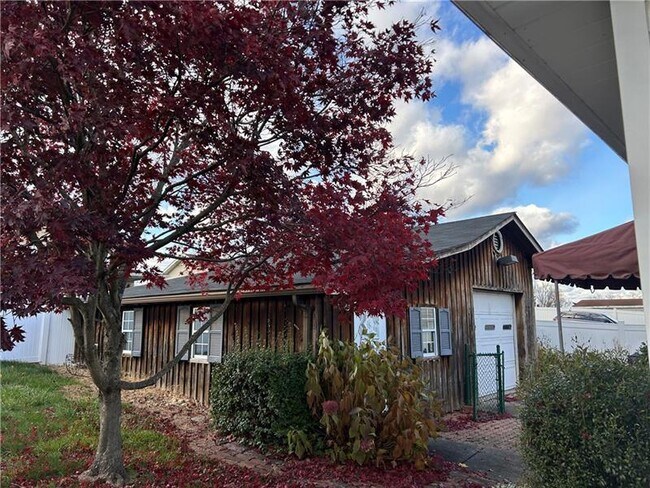 Building Photo - 414 Plum Ave