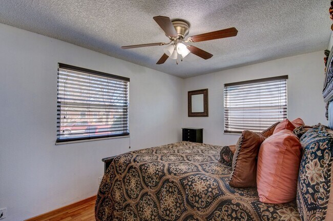 Building Photo - 5553 Crystal Way