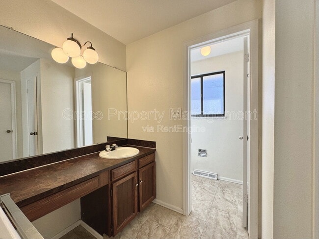 Building Photo - 5728 S Kenton St