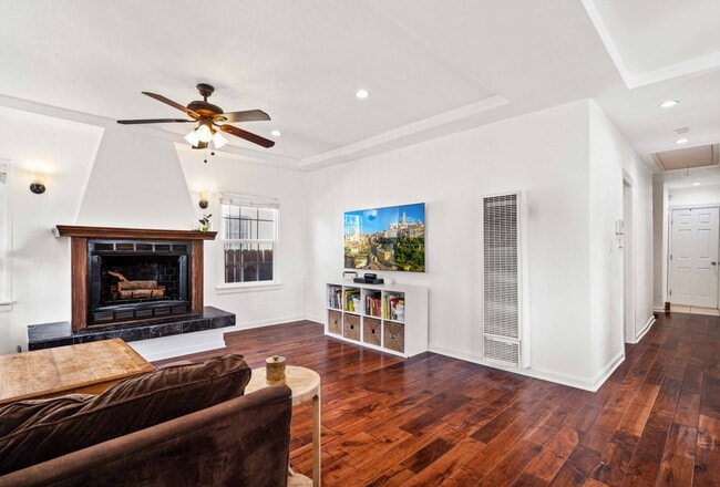 Living room - 2320 S Genesee Ave