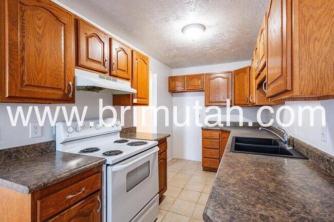 Building Photo - 4670 Stratton Dr E