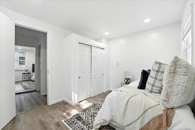 Building Photo - 283 Griffith St
