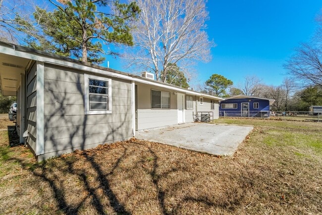 Building Photo - 5409 Queen Mary Ln