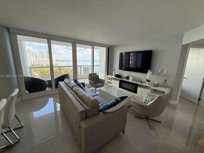 Building Photo - 1717 N Bayshore Dr