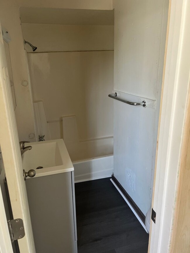 Building Photo - 1 Bedroom Apartment for Rent