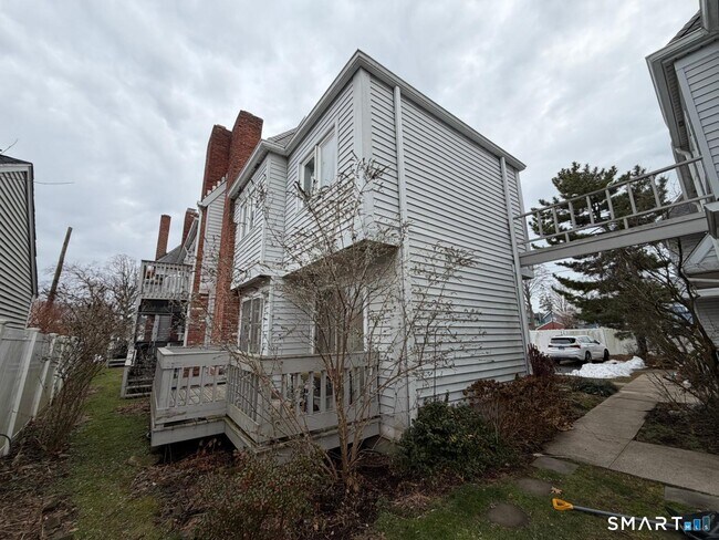 Building Photo - 678 Savin Ave