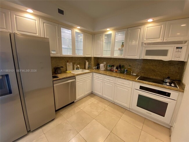 Building Photo - 5555 Collins Ave