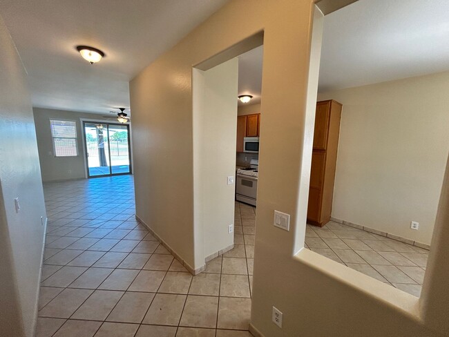 Building Photo - Move-In Special! Updated 3 Bed / 2bath Gilbert Home with New Paint, No Carpet and on the Course