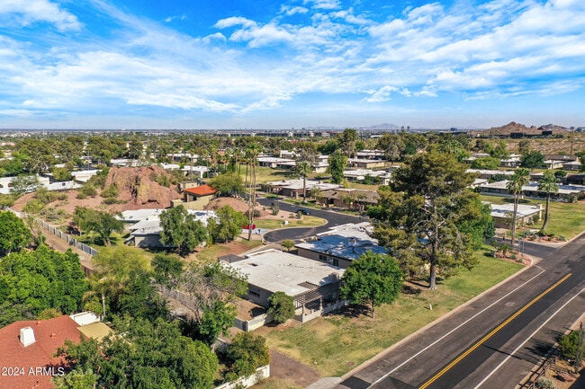 Building Photo - 2514 N 60th Pl