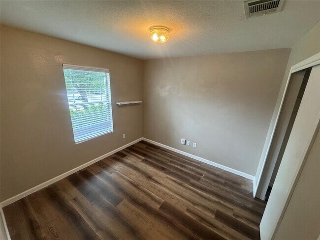 Building Photo - 108 Mesa Dr