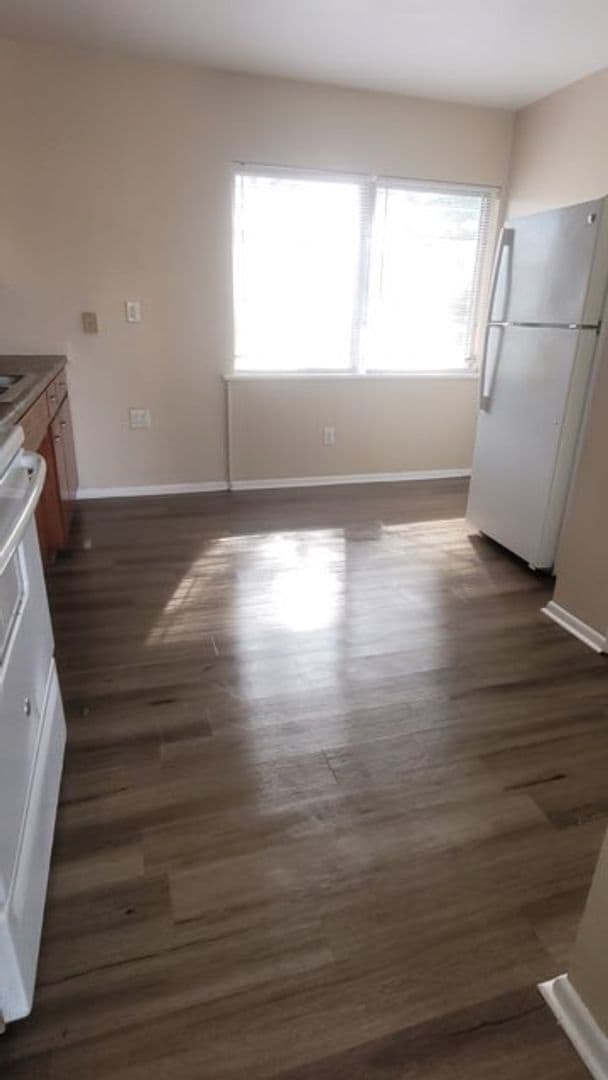 Building Photo - Two Bedroom One Bath