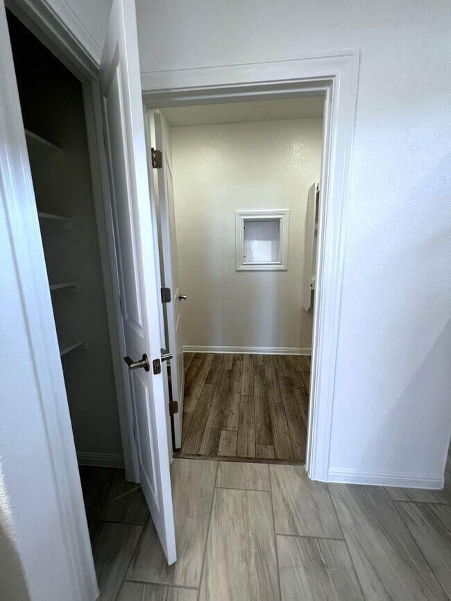 Building Photo - 106 Middle Crk Rd