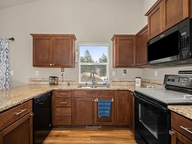 Primary Photo - New Listing Ponderosa Ridge/Dishman Mica 4...