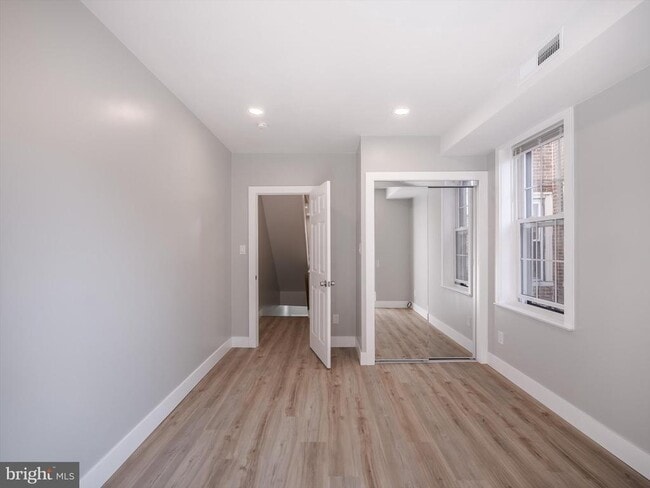 Building Photo - 672 N 19th St