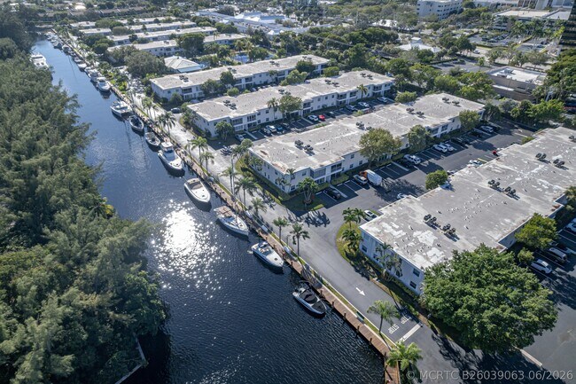 Building Photo - 6457 Bay Club Dr