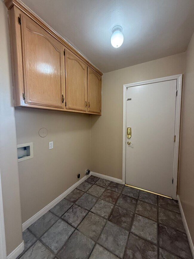 Building Photo - 5704 Pine Canyon Dr