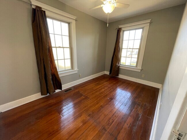 Building Photo - 235 N Oxford St