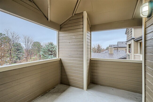 Building Photo - Desirable DTC Condo