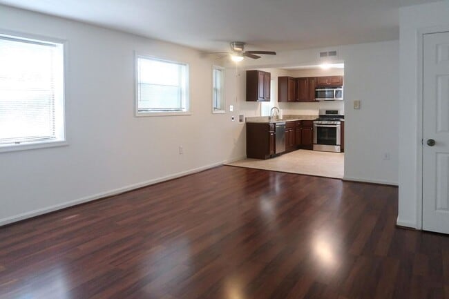 Building Photo - Modern Two Bedroom + Den Condo! Minutes to Congress Heights Metro!