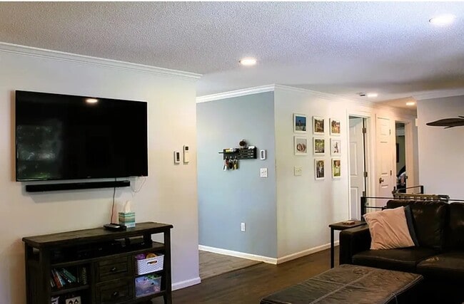 Building Photo - 13 Laurana Ln