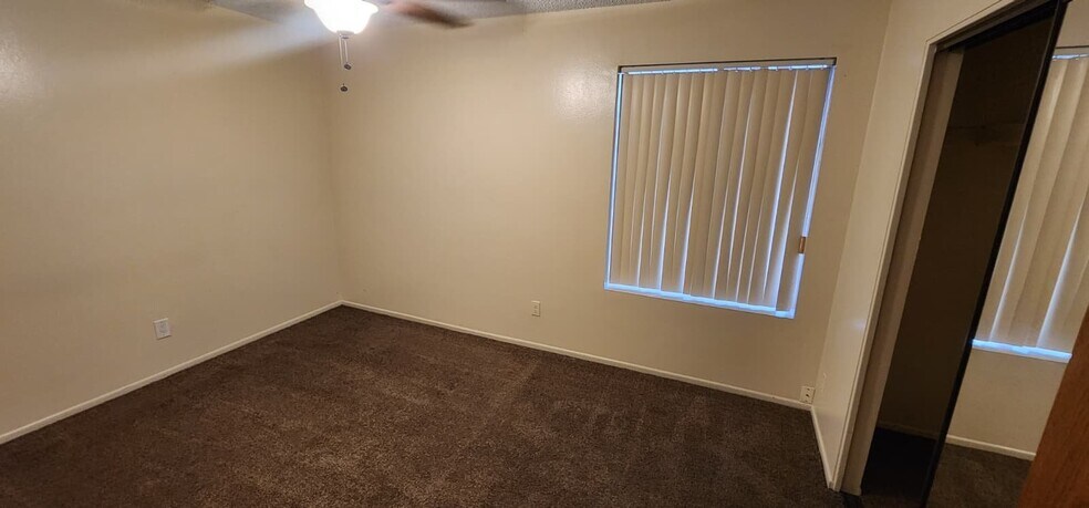 Building Photo - 1041 N Mesa Dr