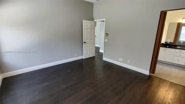 Building Photo - 675 Maplewood Ct