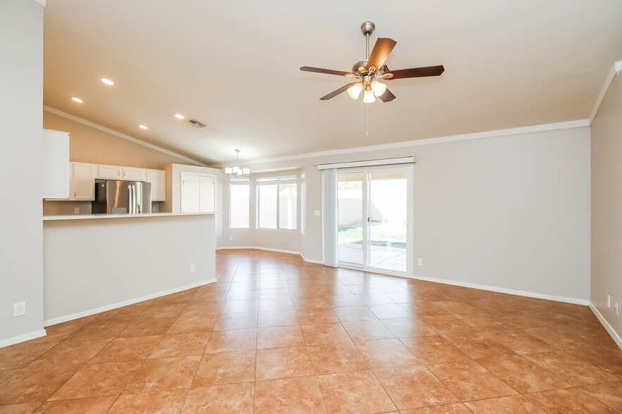 Building Photo - 986 S Wanda Dr