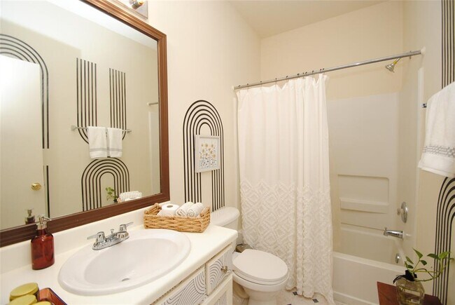 Building Photo - 6363 Provident Green Dr