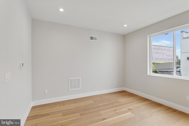 Building Photo - 2120 Bellmore St
