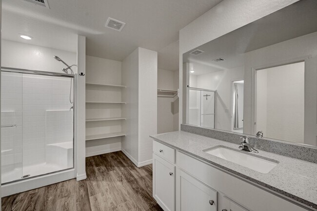 Building Photo - Upgraded 5 bedroom home in Cul-De-Sac!!