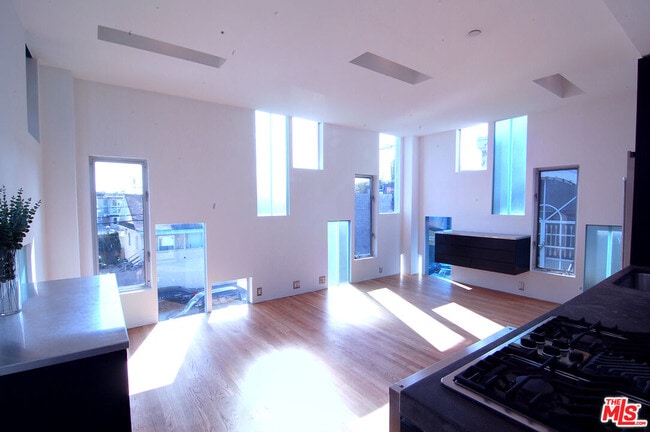 Building Photo - 116 Pacific Ave