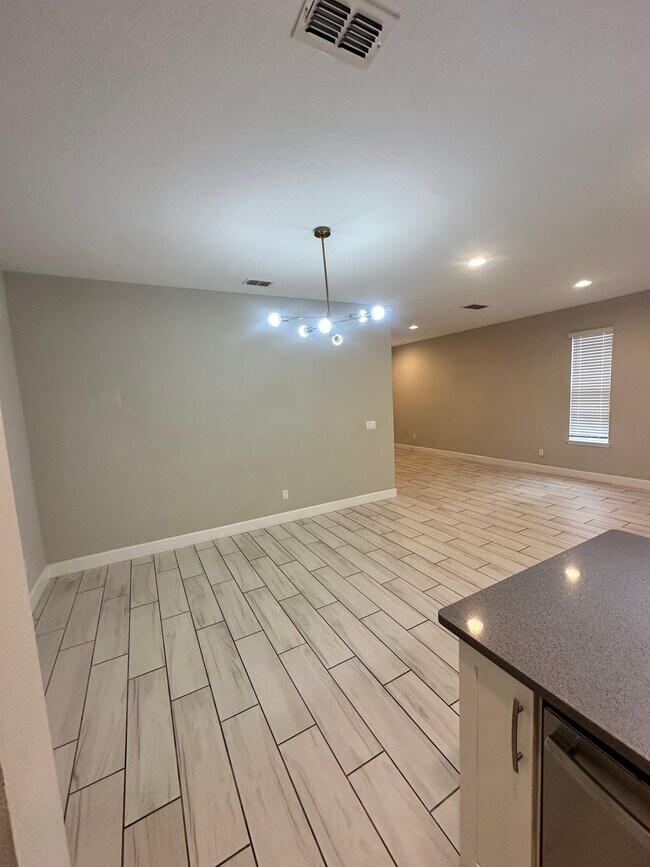 Building Photo - Longwood Townhouse